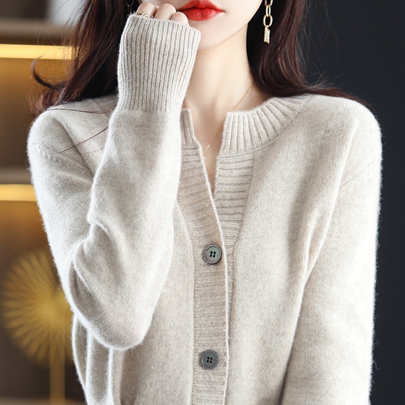 Round neck solid color knitted cardigan sweater 7
