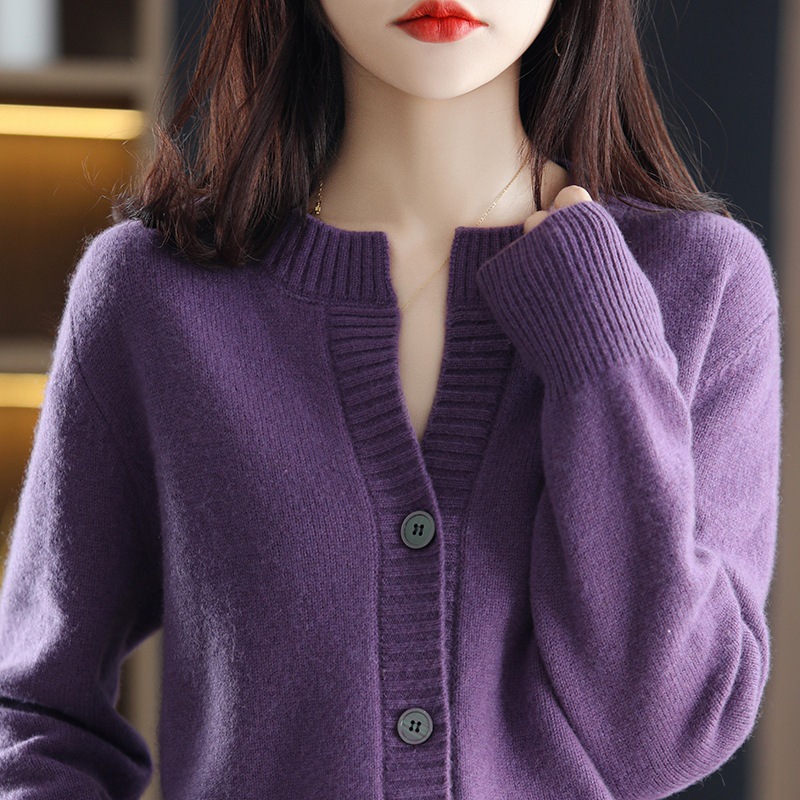 Round neck solid color knitted cardigan sweater 7