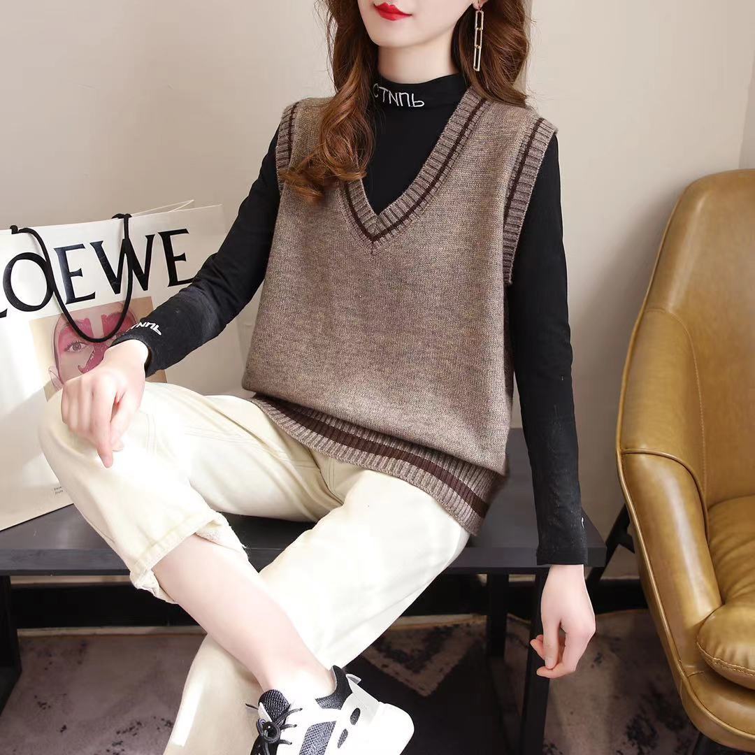 V-neck knitted vest women's loose wool layered vest 22 01