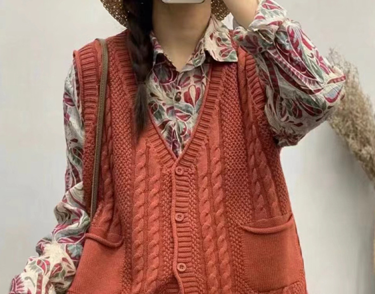 V-neck single-breasted loose sleeveless knitted vest 24 01